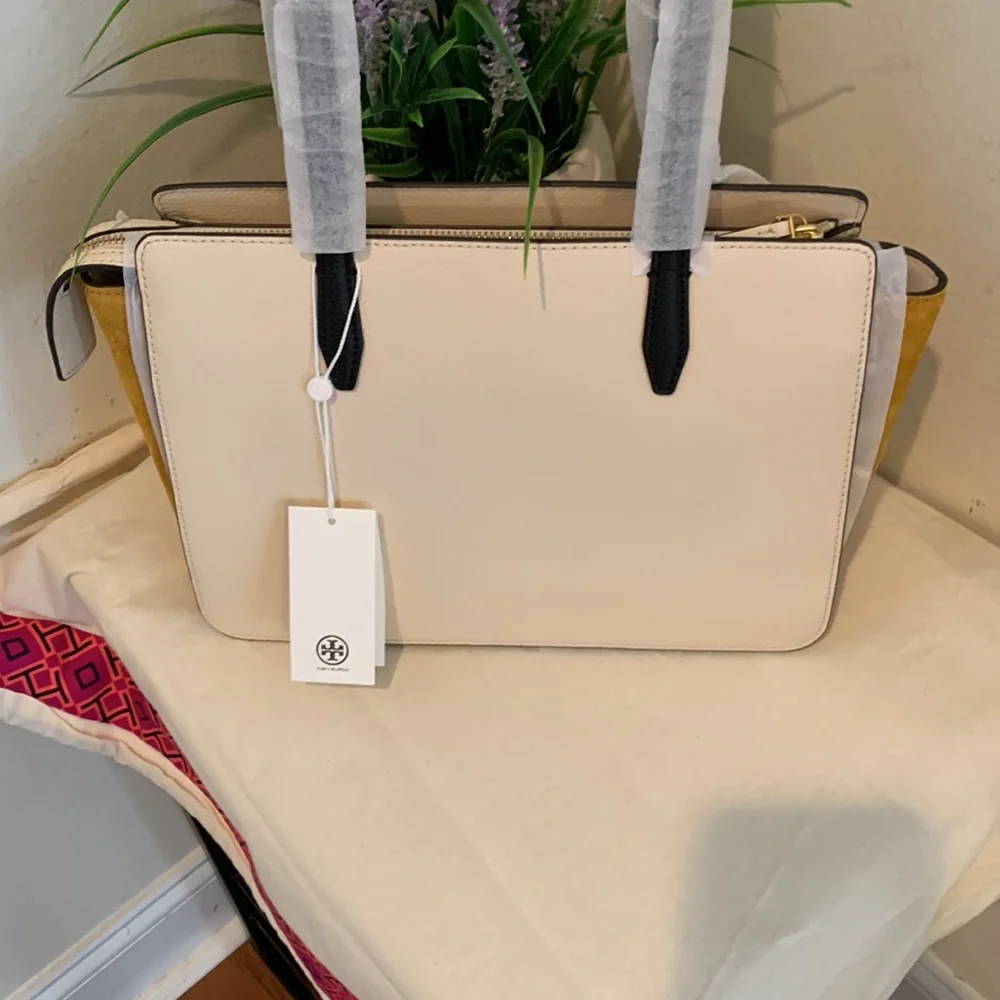 Tory Burch Robinson Colorblock Small Leather Tote
TORY BURCH - Picture 3 of 16